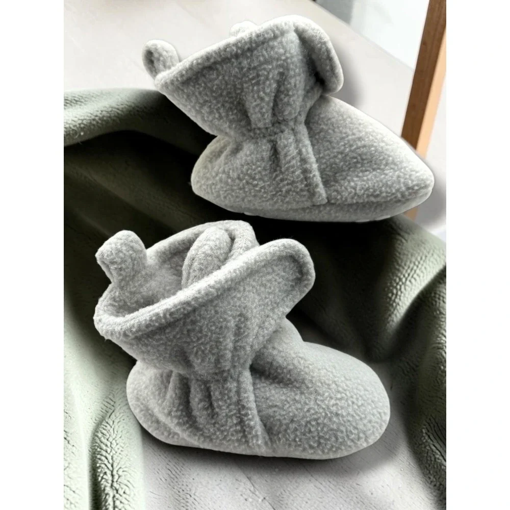 Luvable Friends Gray Fleece Adjustable Non-Slip Baby Booties 0-6 Months